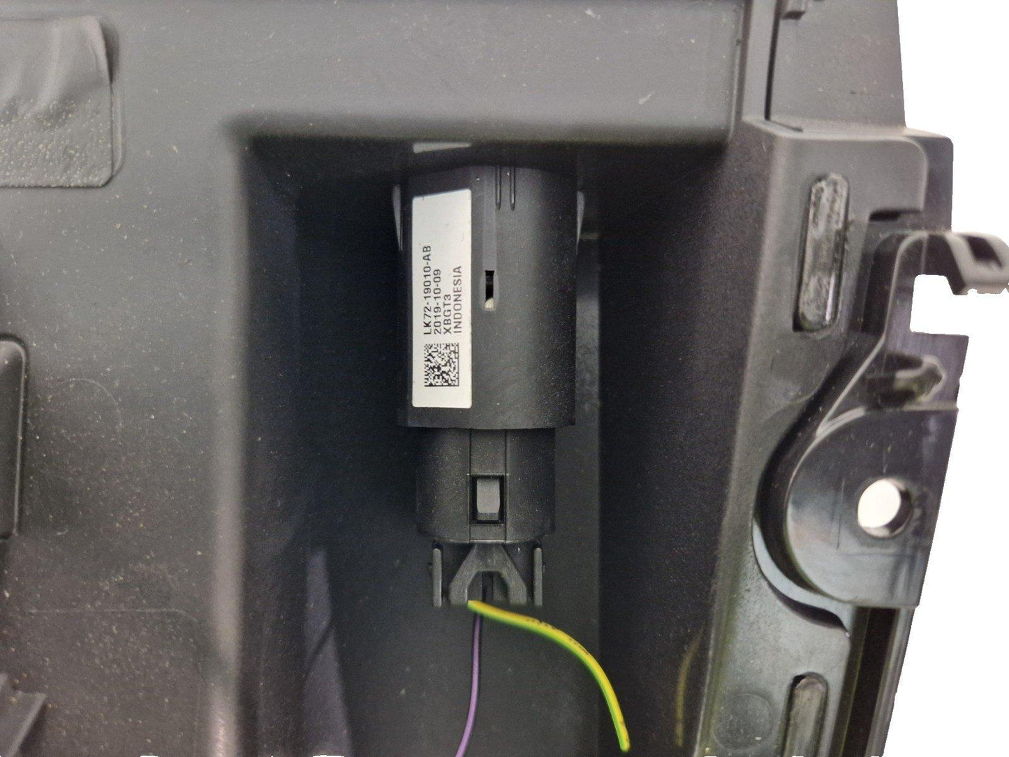 19-23 LAND ROVER DISCOVERY SPORT L550 INSERT TRAY & USB INPUT PORT LK72045B58B