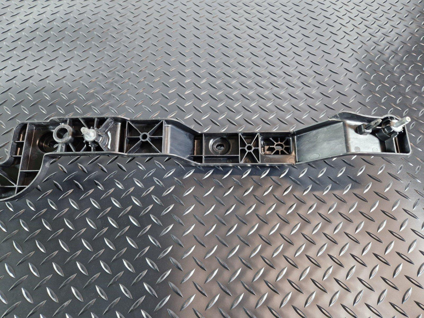 19-ON RANGE ROVER EVOQUE L551 O/S DRIVER SIDE RIGHT BUMPER BRACKET K8D2113C52AB