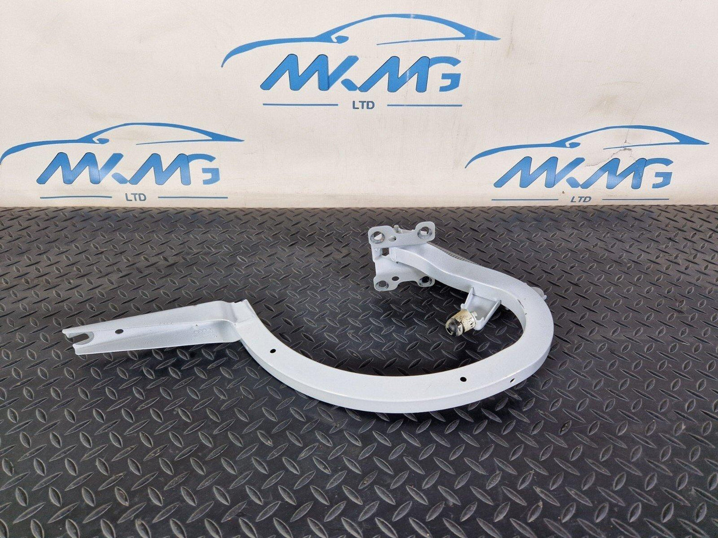 16-19 AUDI A4 B9 S-LINE PASSENGER REAR LEFT BOOTLID HINGE 8W5827305A