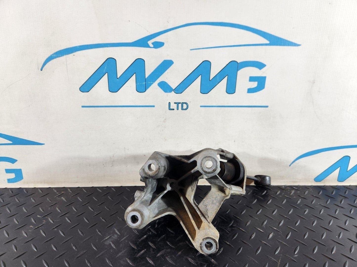 16-20 AUDI Q7 4M 3.0 DIESEL LEFT ENGINE MOUNT BRACKET 4M0199307AF