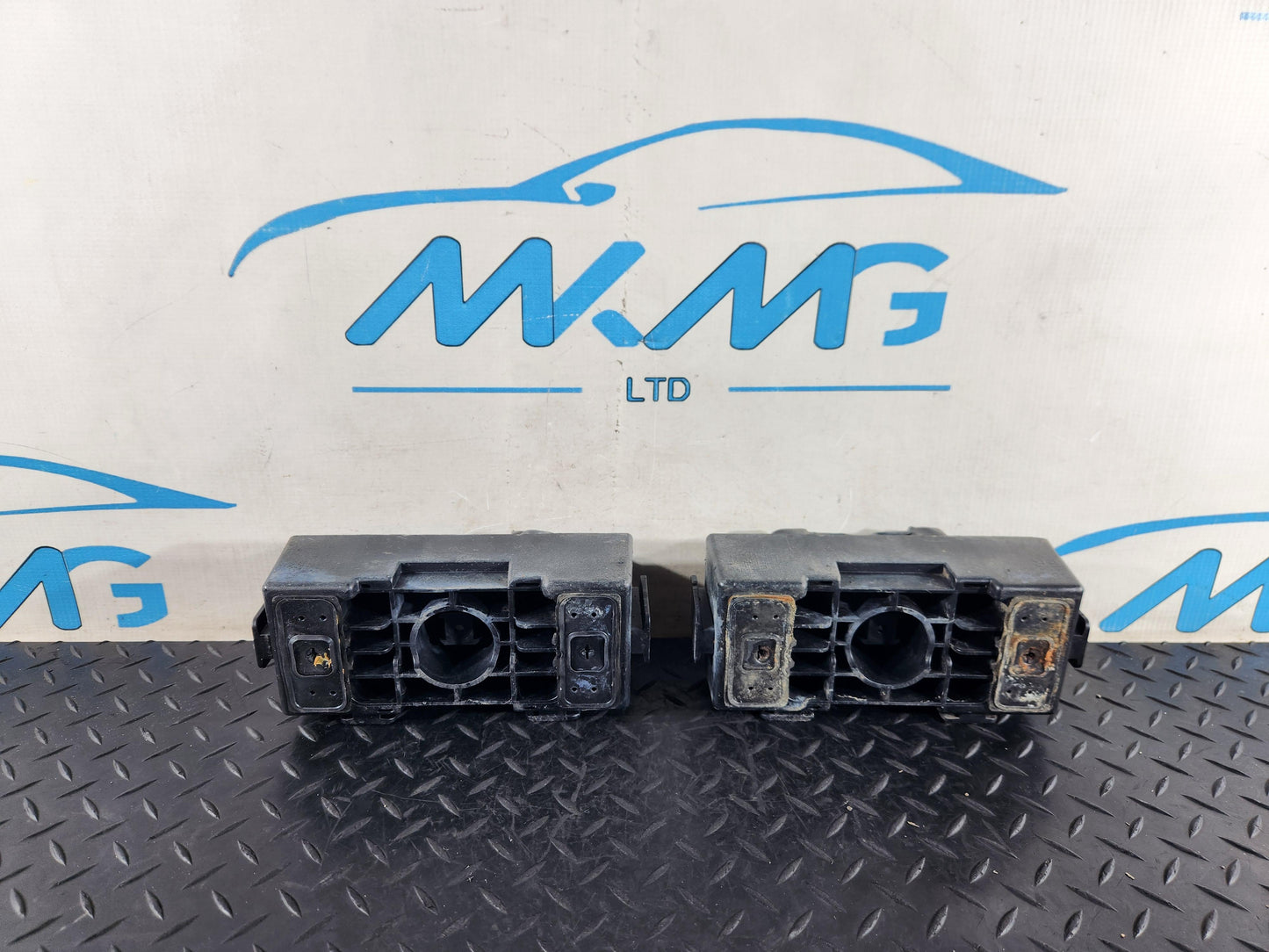 Mercedes-Benz Jack Support Mount X2 Genuine A1666900134