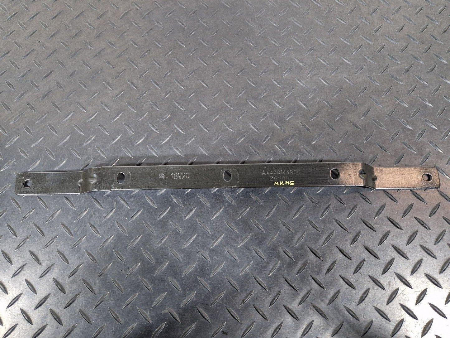 14-23 MERCEDES BENZ VITO W447 OEM FRONT SEAT BOX BRACKET MOUNT PLATE A4479144900