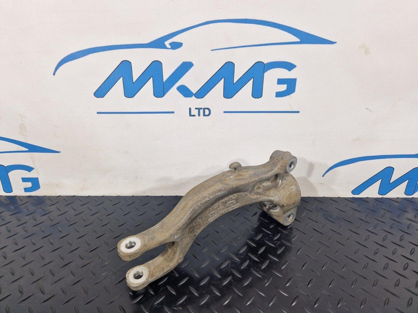 16-19 AUDI A4 B9 AVANT ULTRA SPORT FRONT RIGHT SIDE SHOCK ABSORBER HOLDER 8W0038