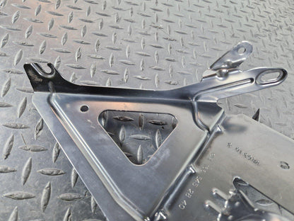 11-19 MERCEDES BENZ ML W166  ENGINE ECU MOUNT SUPPORT HOLD BRACKET A1665452840