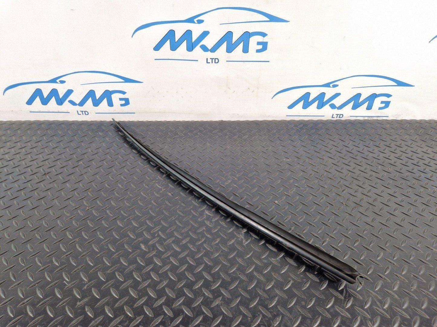 12-18 AUDI A6 C7 GENUINE O/S RIGHT WINDSHIELD VERTICAL TRIM 4G0854328A