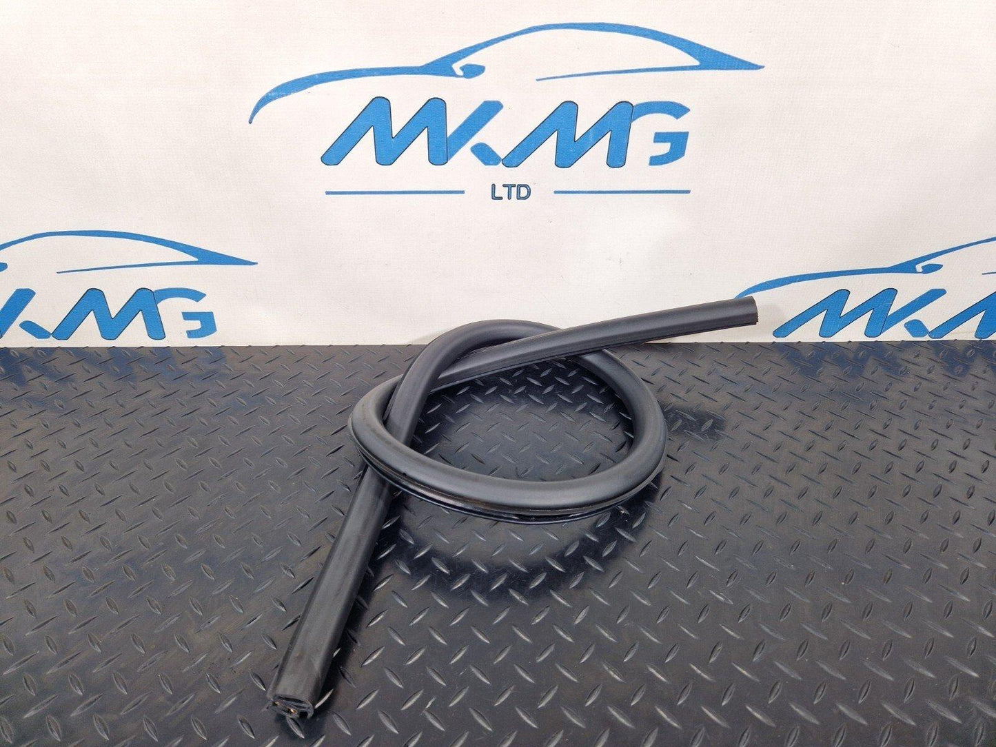 10-18 AUDI A7 4G S-LINE REAR LEFT LOWER DOOR RUBBER WEATHER SEAL 4G883370