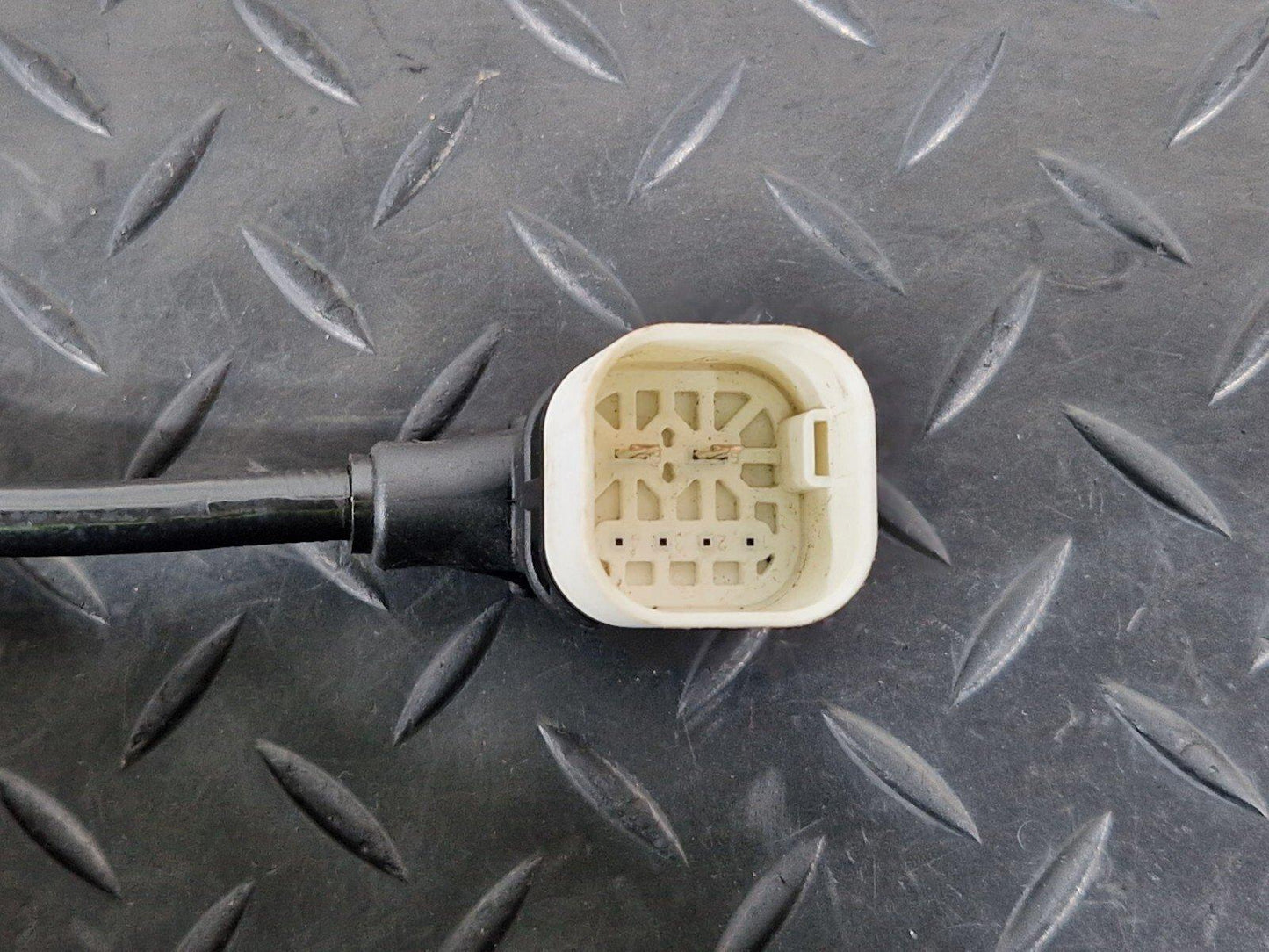 14-21 MERCEDES C-CLASS C250D W205 REAR LEFT BRAKE PAD WEAR SENSOR A2055404106