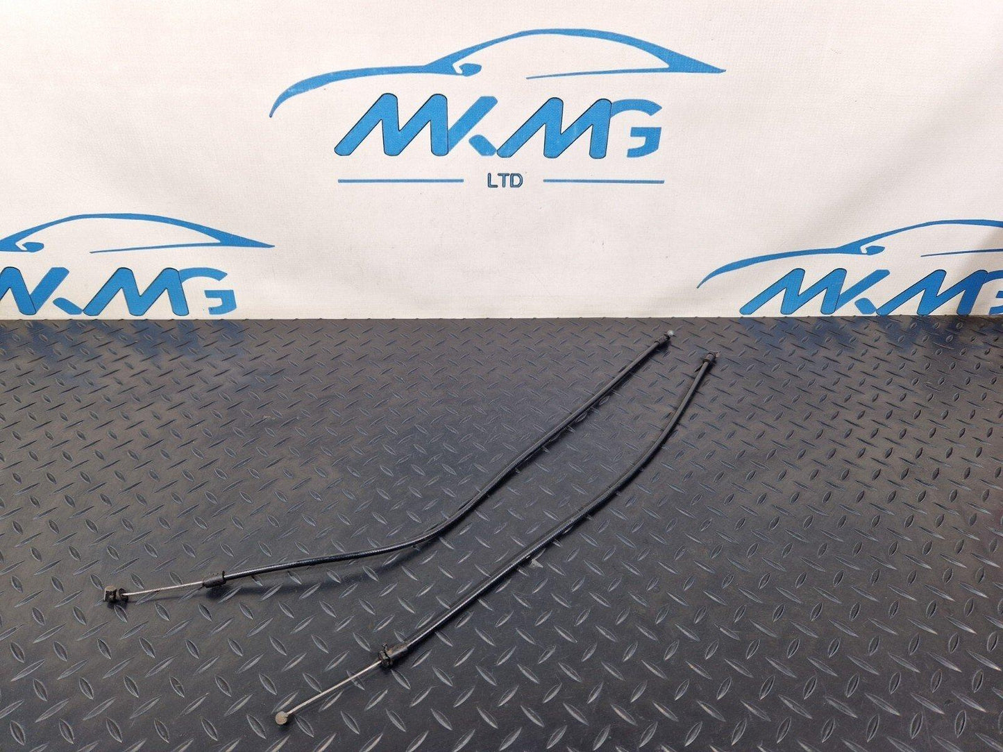 16-19 AUDI A4 B9 GENUINE OEM FRONT BONNET HOOD RELEASE BOWDEN CABLE 8W0823529E