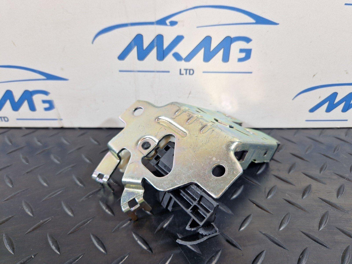16-19 AUDI A4 B9 GENUINE OEM REAR TAILGATE BOOT TRUNK LOCK MECHANISM 8W0827503