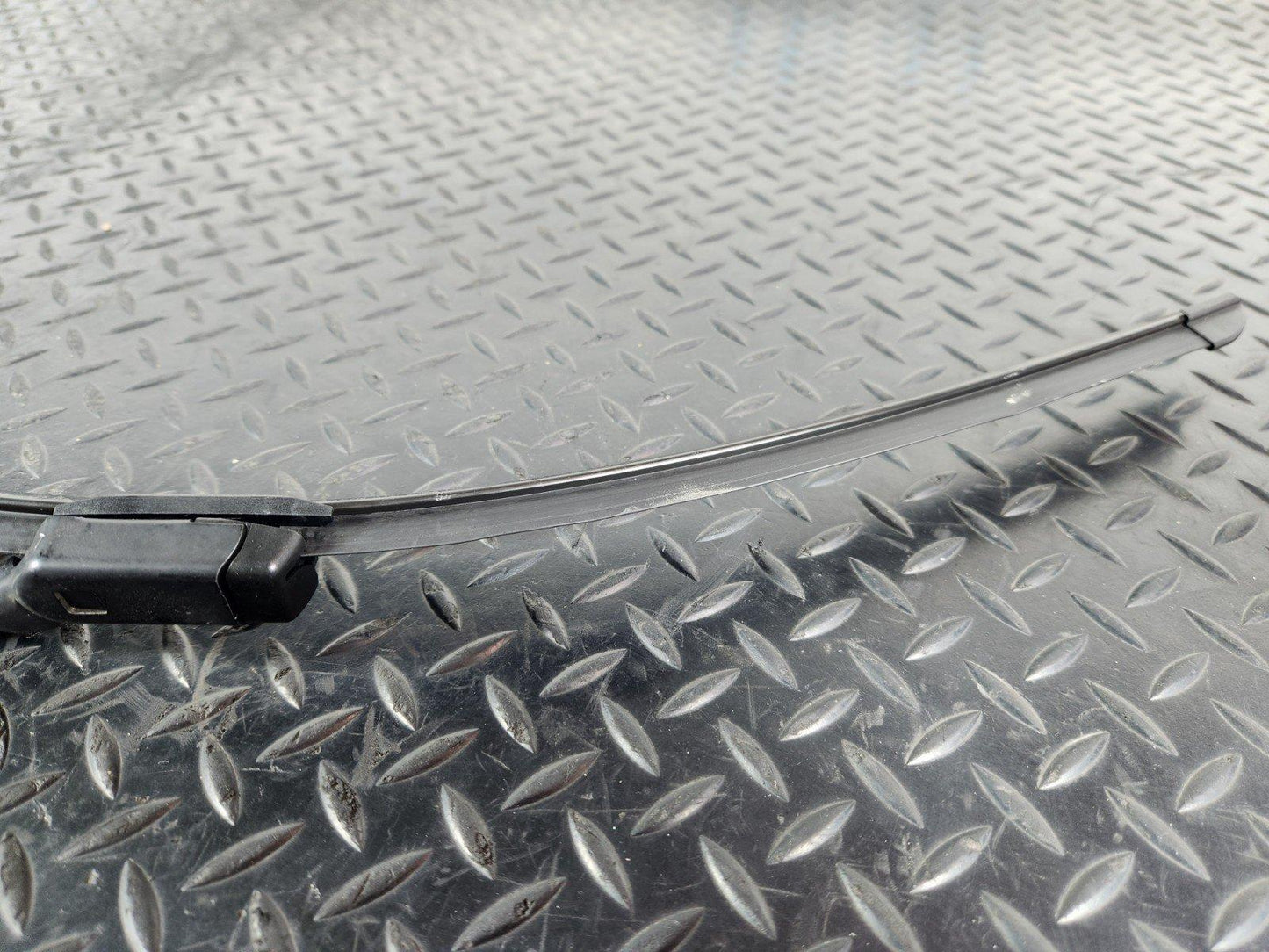 11-19 MERCEDES BENZ ML W166 GENUINE FRONT RIGHT O/S WINDOW WIPER ARM A1668201040