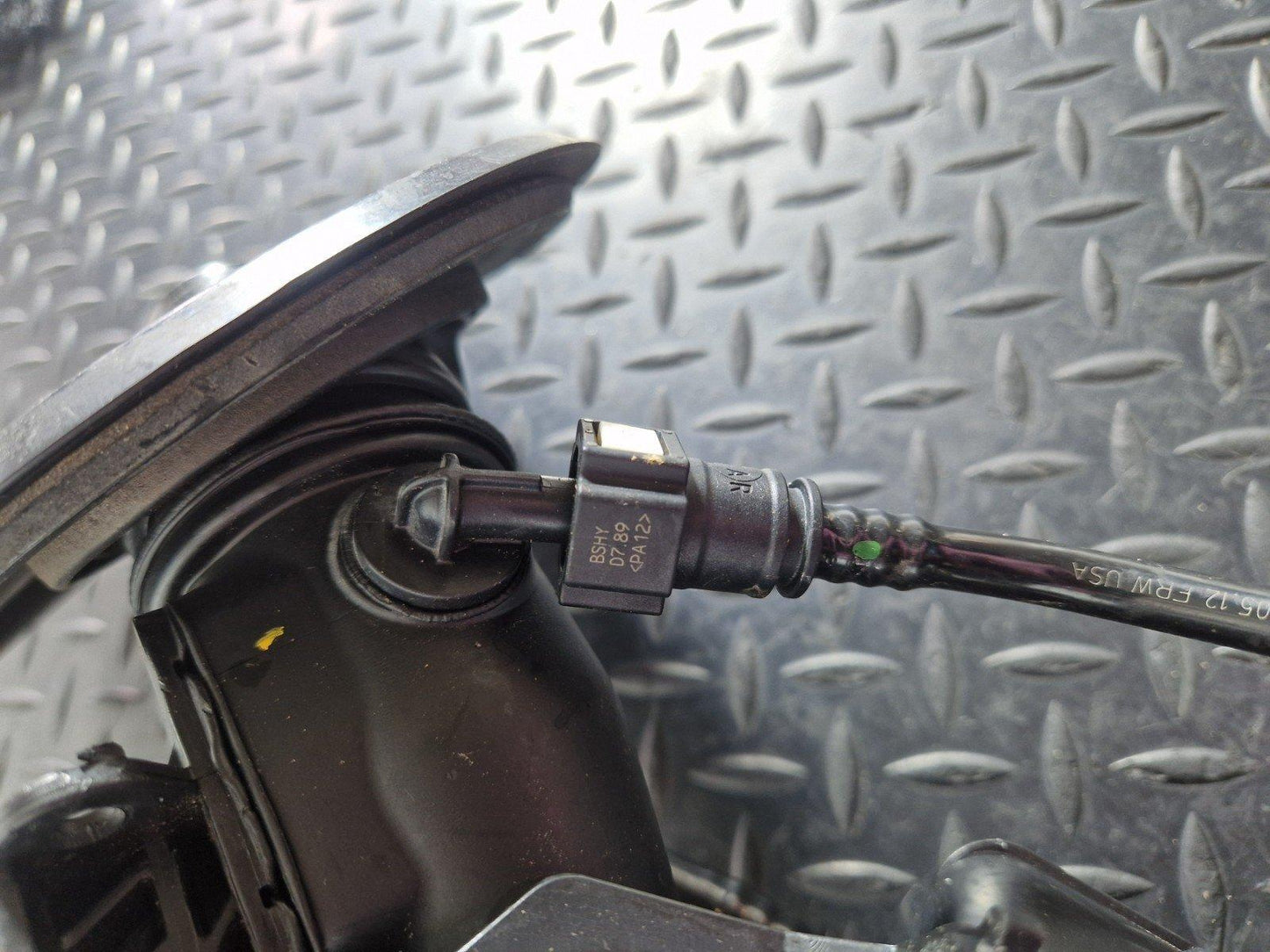 11-19 MERCEDES BENZ ML W166 ADBLUE PIPE FILLER A1664701720