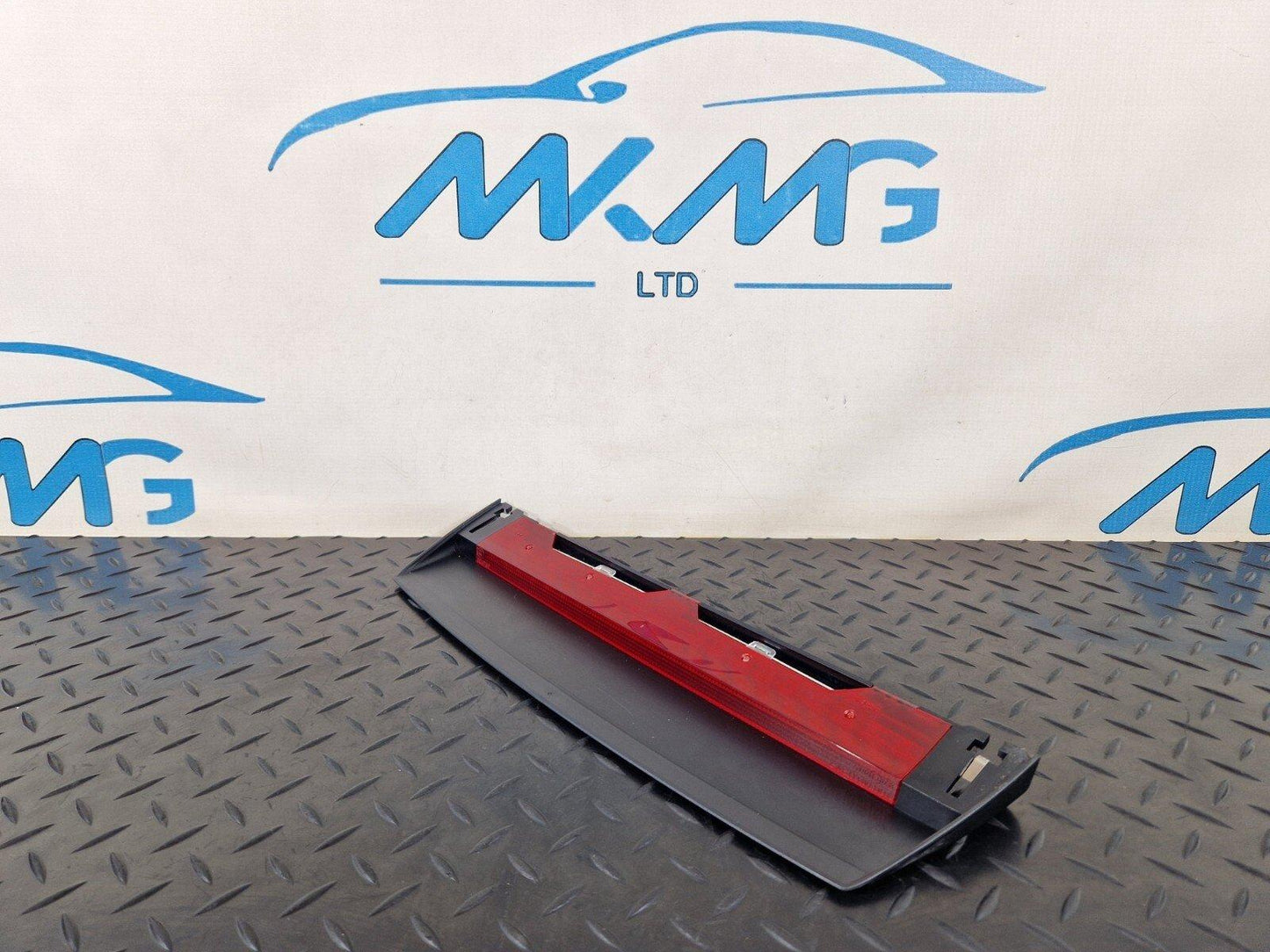 10-17 AUDI A8 4H REAR CENTER 3RD BRAKE STOP LIGHT 4H0945097A