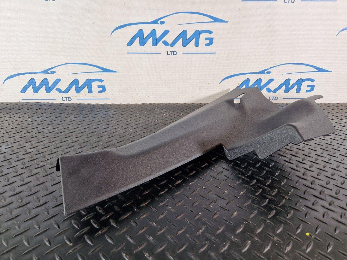 10-15 AUDI Q7 4L  GENUINE  PASSENGER SIDE REAR LOWER C PILLAR TRIM 4L0867767