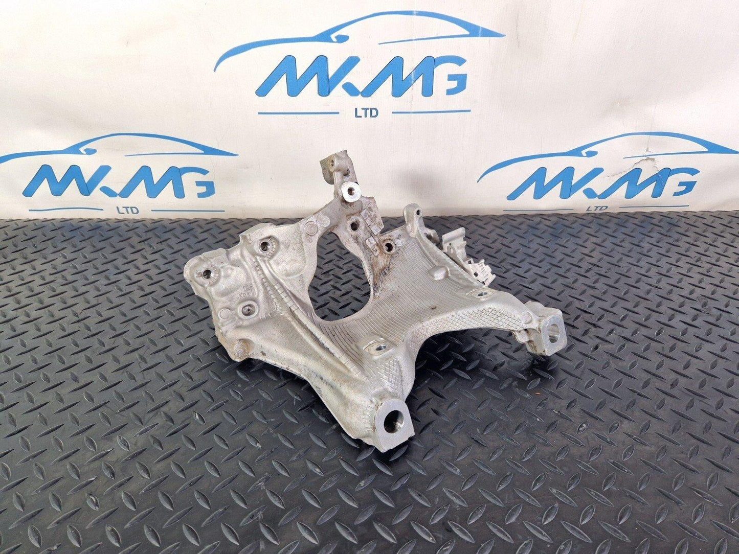 16-19 AUDI A4 B9 GENUINE OEM FRONT RIGHT SIDE SUBFRAME BRACKET MOUNT 8W0399296E