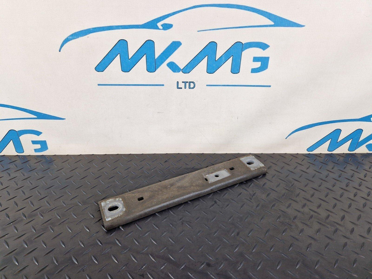 18-ON MERCEDES BENZ A CLASS W177 GENUINE EXHAUST HOLDER BRACKET A2474921400