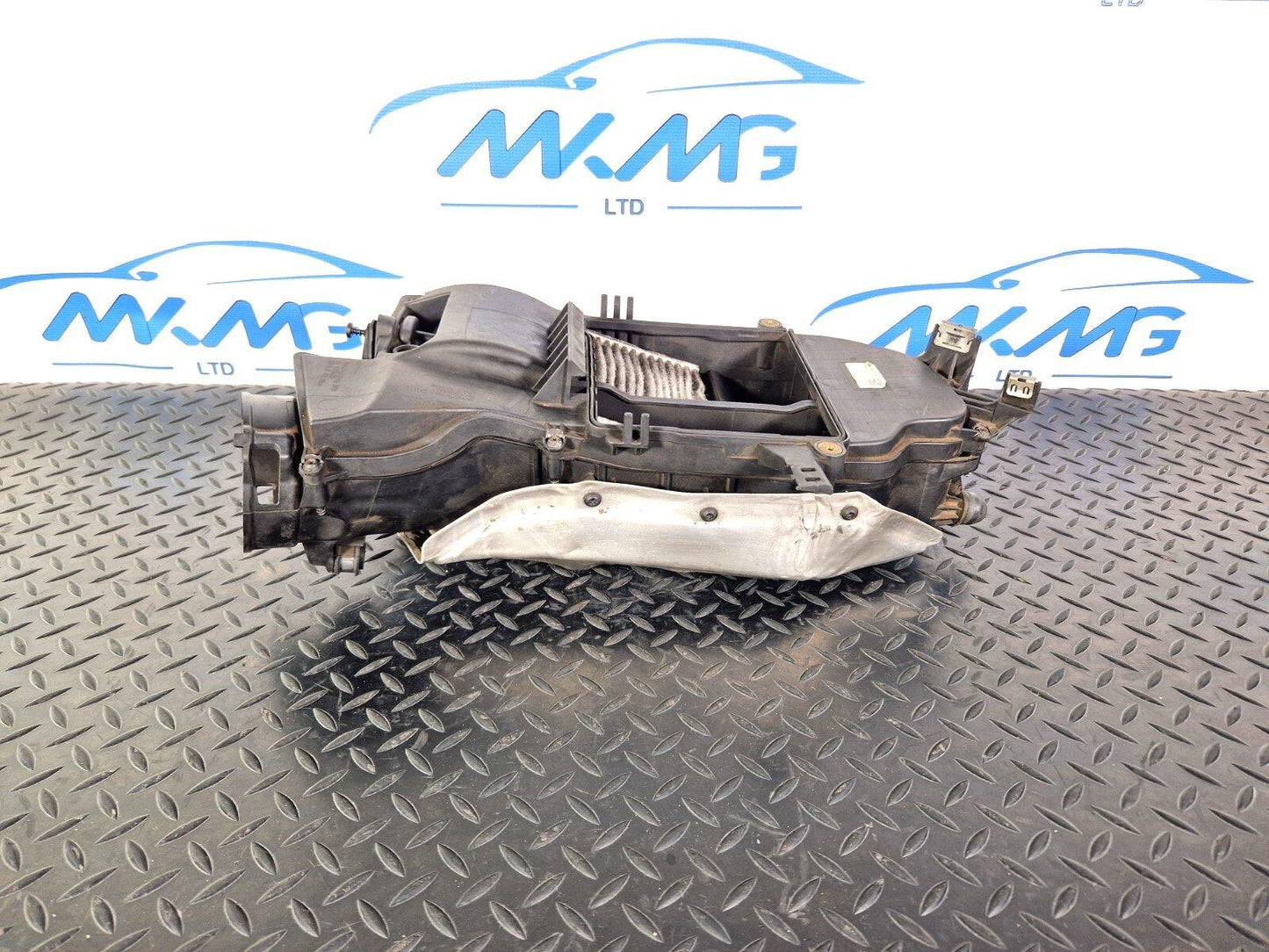 14-21 MERCEDES BENZ C300h W205 OEM AIR FILTER BOX A6510900700