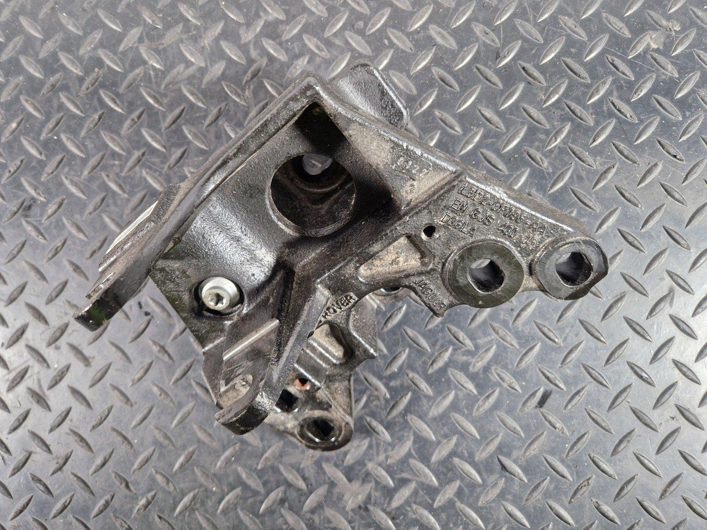 19-ON RANGE ROVER EVOQUE L551 ENGINE MOUNT BRACKET L8D26P096AA L8D26P096AA