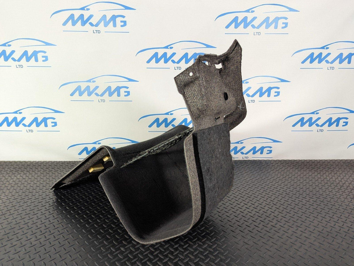 10-17 AUDI A8 4H  REAR RIGHT BOOT SIDE TRUNK CARPET PANEL 4H0863880D