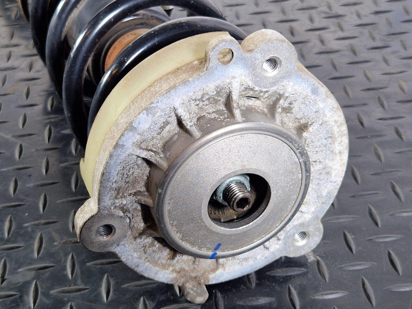 16-19 AUDI A4 B9 AVANT ULTRA SE GENUINE FRONT RIGHT O/S SHOCK ABSORBER 8W0031T