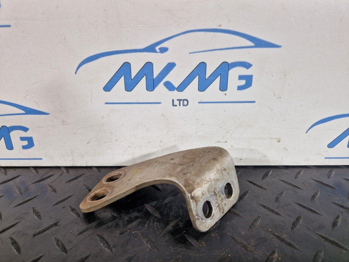 16-19 MERCEDES BENZ GLE W166 GENUINE RIGHT O/S EXHAUST BRACKET A1664910600