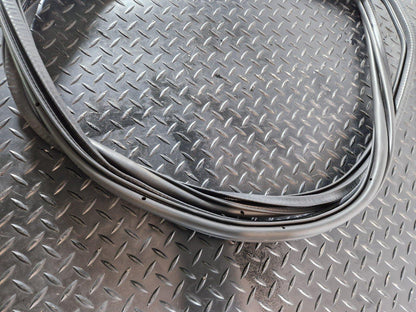 10-15 AUDI Q7 4L 3.0 TDI OEM REAR DOOR RUBBER SEAL FITS LEFT & RIGHT 4L0833721A