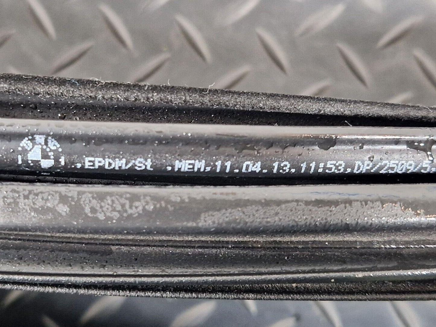 11-18 BMW 6 SERIES F06 REAR RIGHT DOOR GASKET SEAL RUBBER 7275316