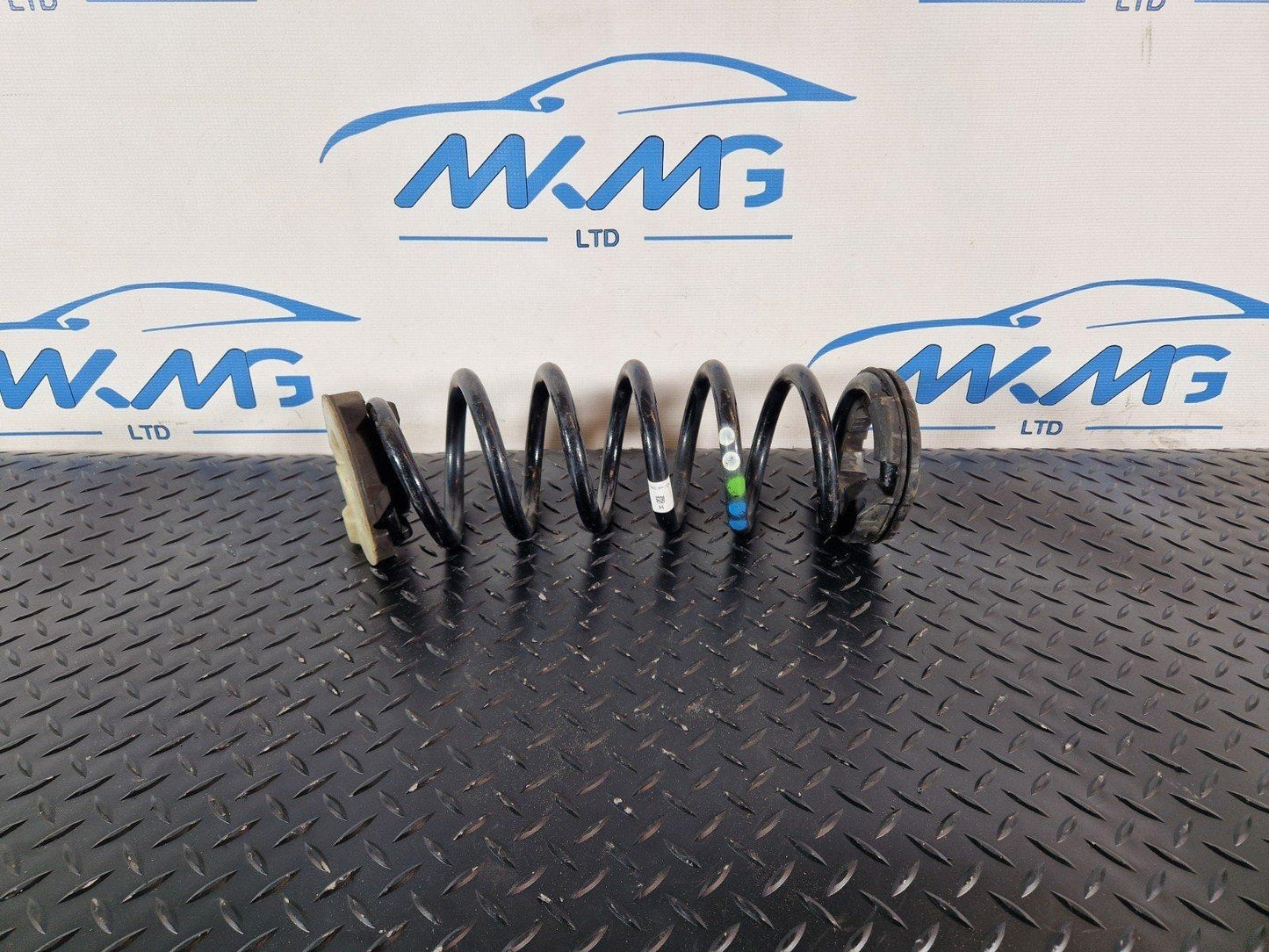 19-ON RANGE ROVER EVOQUE L551 OEM LEFT OR RIGHT REAR COIL SPRING K8D2-5B749-DB