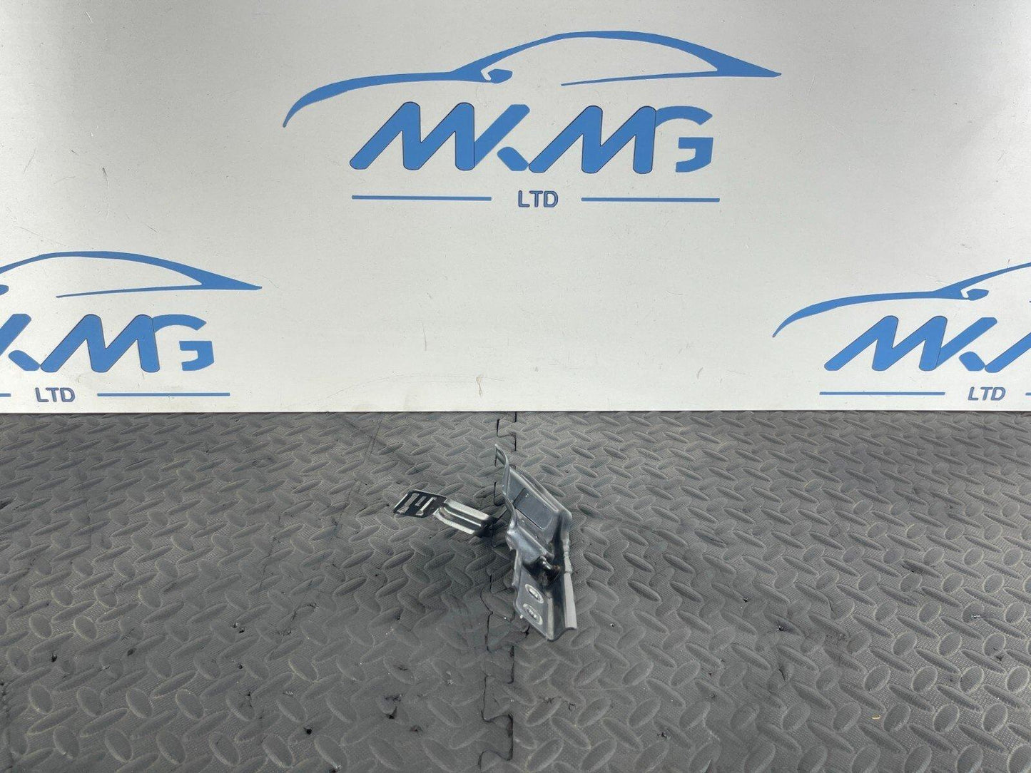 16-22 BMW X1 F48 GENUINE FRONT RIGHT DRIVER SIDE BONNET STRUT BRACKET 7355992