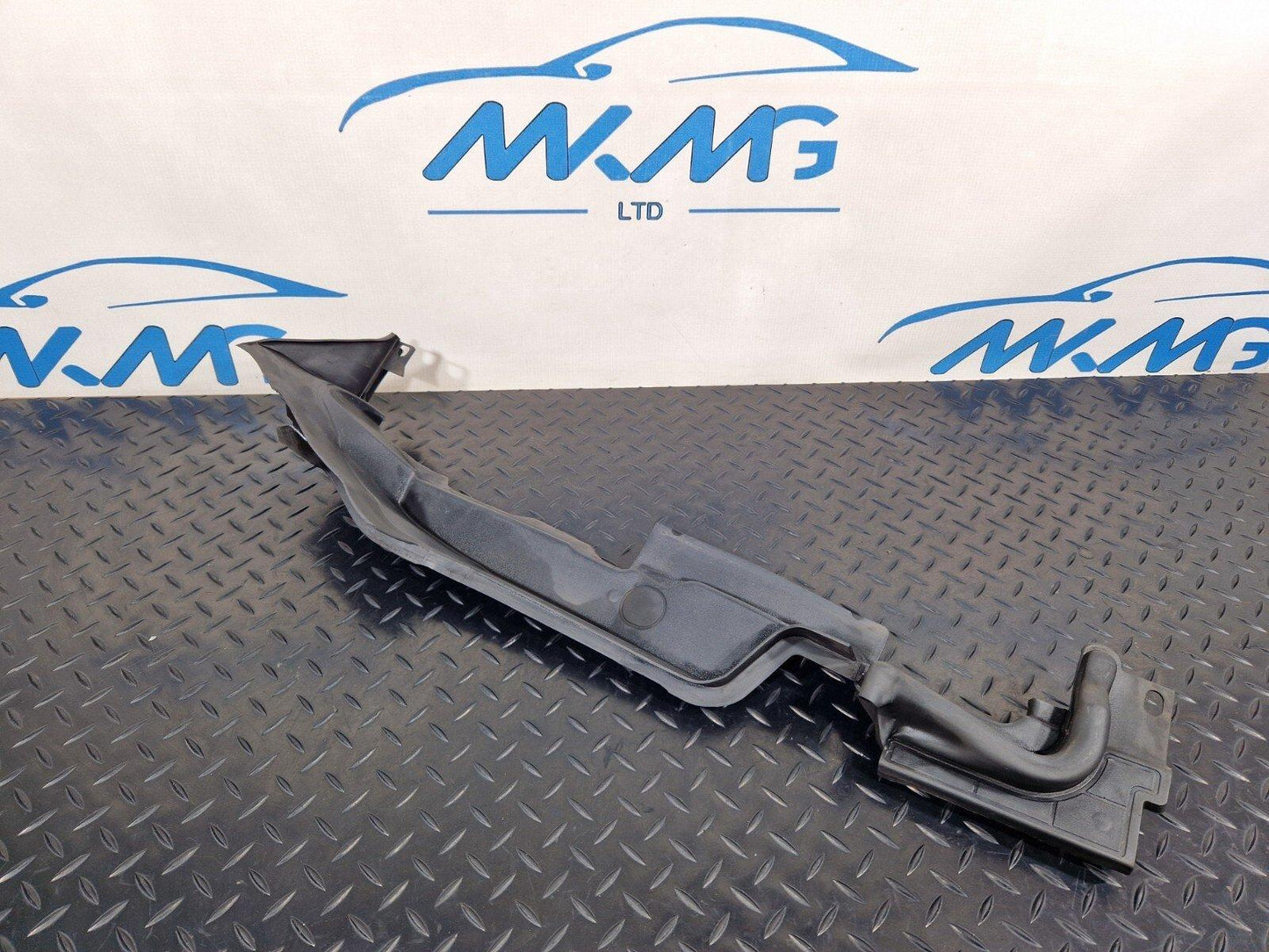 16-23 AUDI A5 F5 S-LINE FRONT LEFT WING FENDER SEAL TRIM 8W6821169C