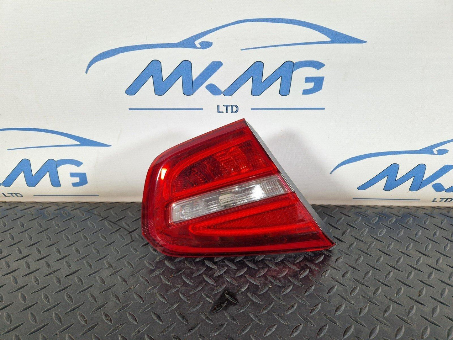 14-20 MERCEDES GLA X156 AMG REAR LEFT N/S/R INNER LED LIGHT A1569061158 DAMAGED
