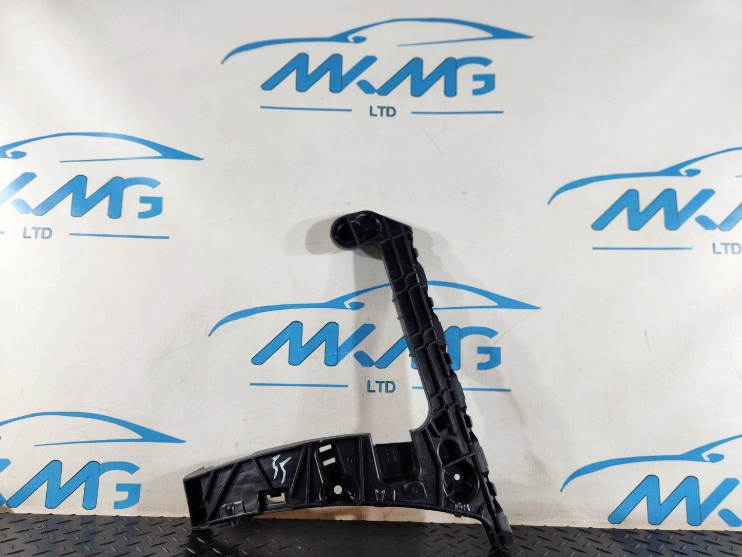 16-19 AUDI A4 B9 ESTATE BUMPER MOUNT BRACKET REAR RIGHT DRIVER SIDE 8W9807454