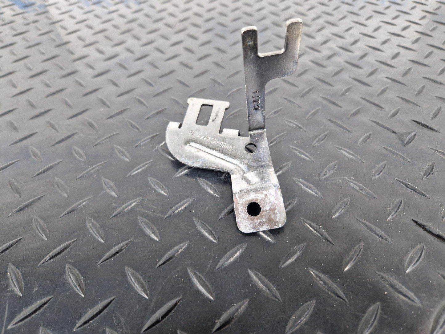 19-ON MERCEDES BENZ CLA C118 REGENERATION VALVE HOLDER BRACKET MOUNT A2474760800