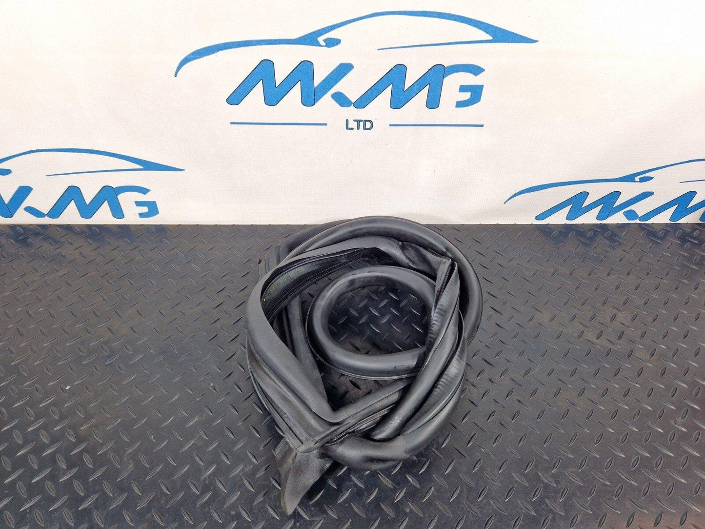 16-23 AUDI A5 F5 SPORTBACK S-LINE REAR RIGHT SIDE RUBBER DOOR SEAL 8W8833708