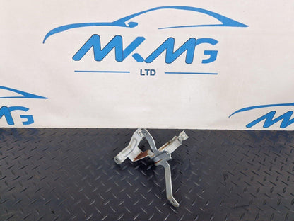 19-ON MERCEDES B CLASS W247 WATER PUMP HOLDER BRACKET A1775040300 A1775040200