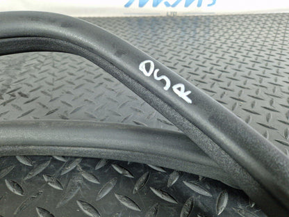 11-19 MERCEDES BENZ ML W166  LEFT REAR RUBBER DOOR SEAL A1666970151