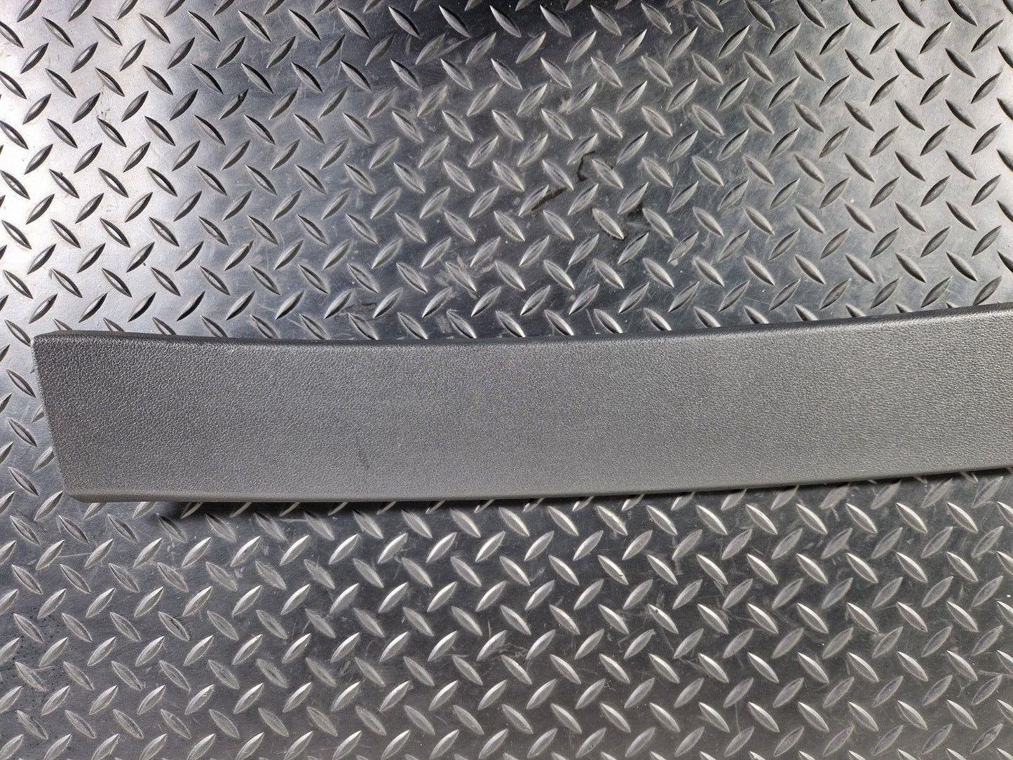 10-18 AUDI A7 4G S-LINE GENUINE CENTRE UPPER TAILGATE TRIM 4G8867606