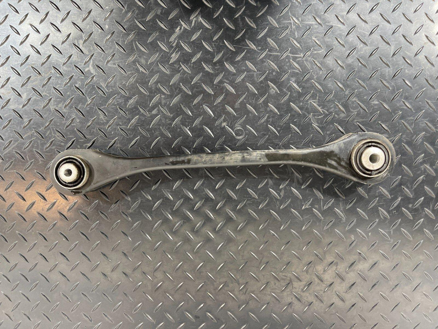 16-19 AUDI A4 B9 S-LINE QUATTRO REAR LEFT LOWER CONTROL ARM 4M0505291D