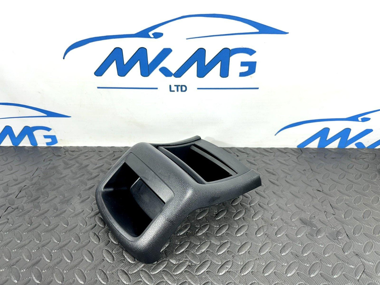 14-21 MERCEDES BENZ GENUINE CENTRE CONSOLE REAR COMPARTMENT STORAGE A2058306202