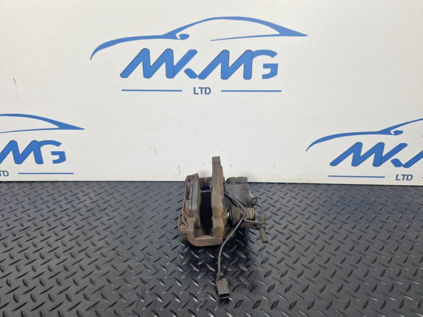 16-19 AUDI A4 B9 GENUINE PASSENGER SIDE FRONT BRAKE CALIPER 8W05BQ