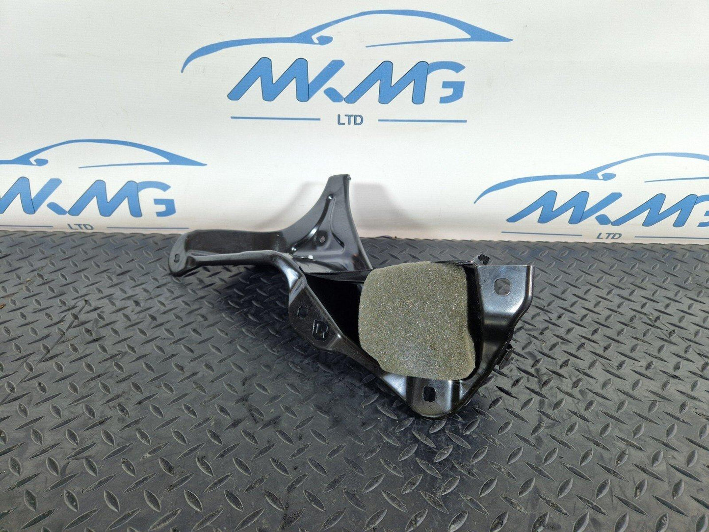 14-21 MERCEDES BENZ C300h W205 OEM LEFT BOOT LINER BRACKET A2056308701