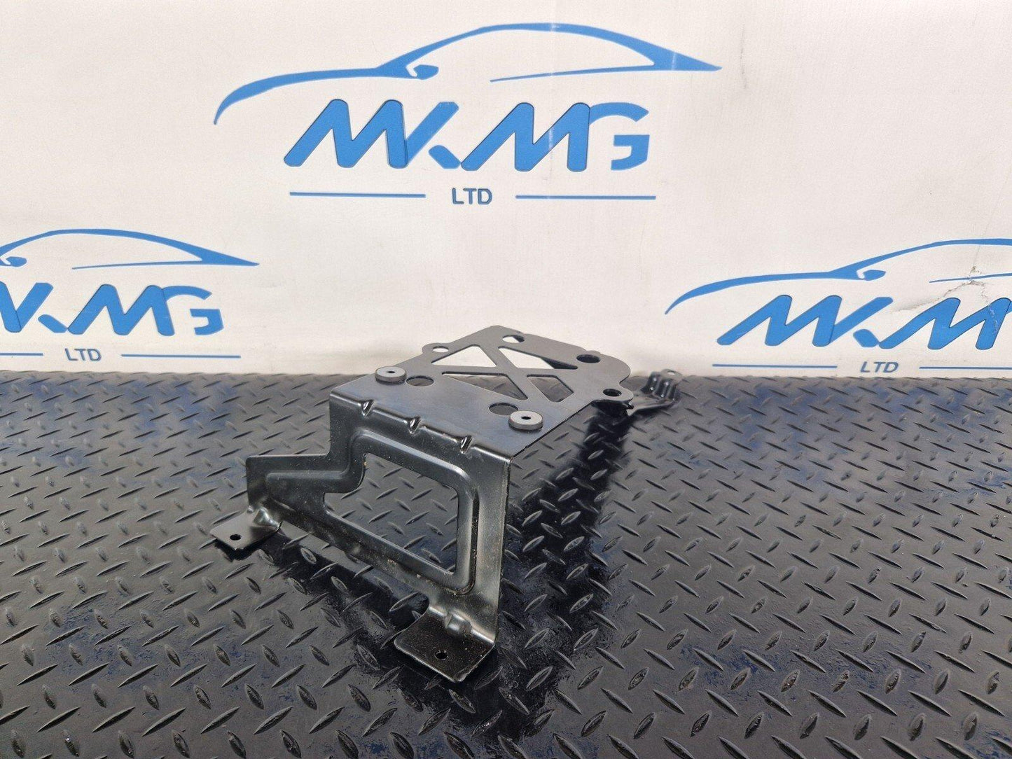 19-ON MERCEDES BENZ CLA C118 GENUINE HEATER MATRIX BRACKET HOLDER A2475010300