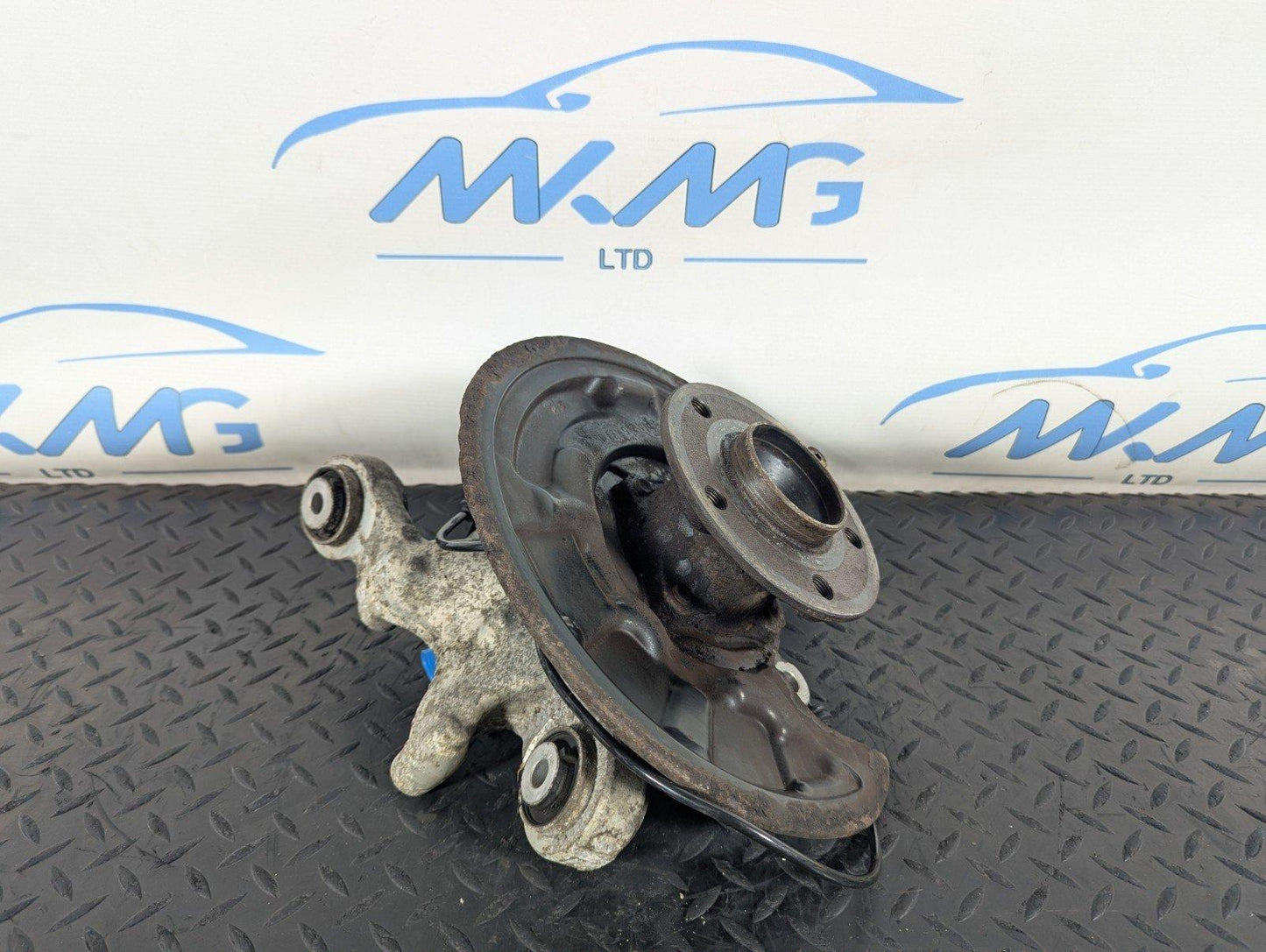 12-18 MERCEDES A B CLA W176 W246 C117 REAR RIGHT WHEEL HUB & BEARING A2460406