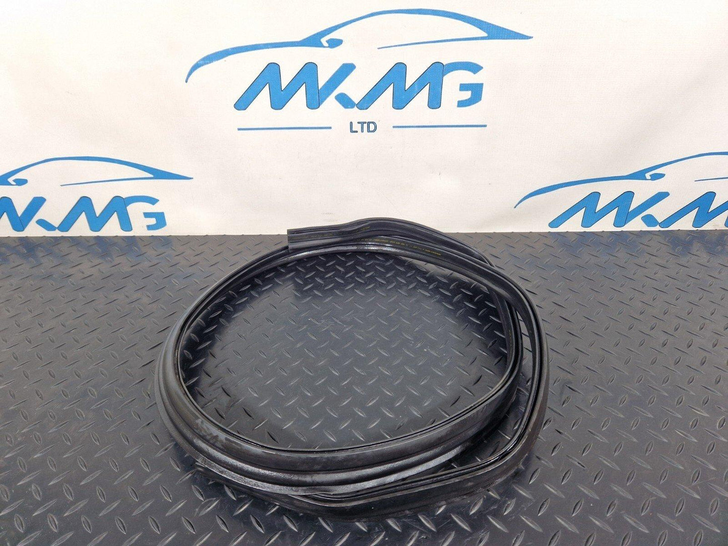 18-ON MERCEDES-BENZ SPRINTER W907 W910 RUBBER BONNET GASKET A9108871100