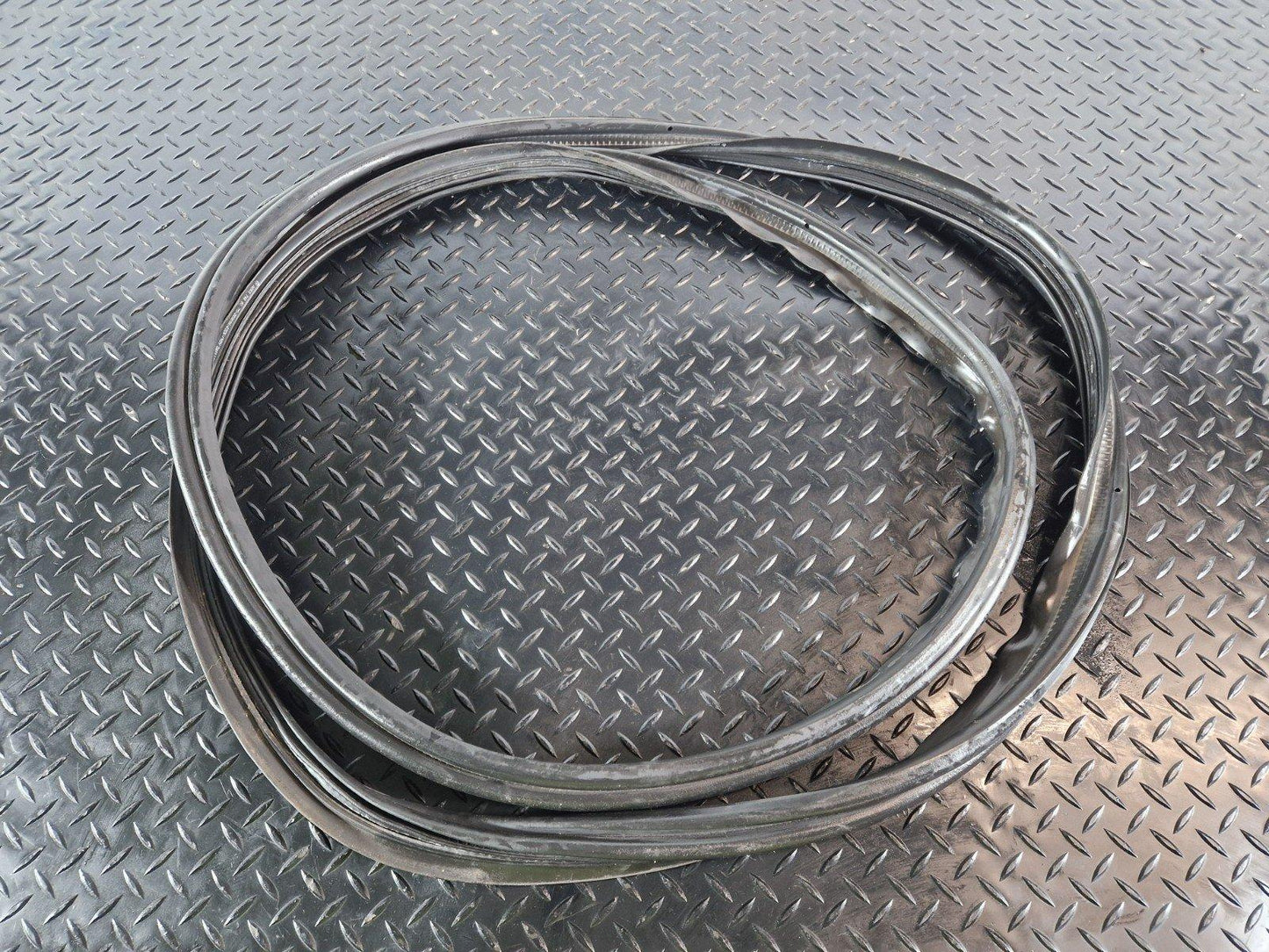 16-22 MERCEDES BENZ X253 BOOT LID TAILGATE RUBBER SEAL GENUINE A2537400078