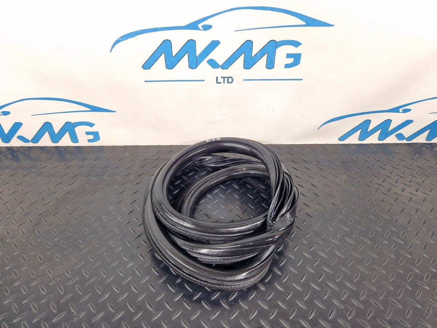 16-19 AUDI A4 AVANT B9 3.0 S-LINE GENUINE REAR RIGHT SIDE DOOR SEAL 8W9833721