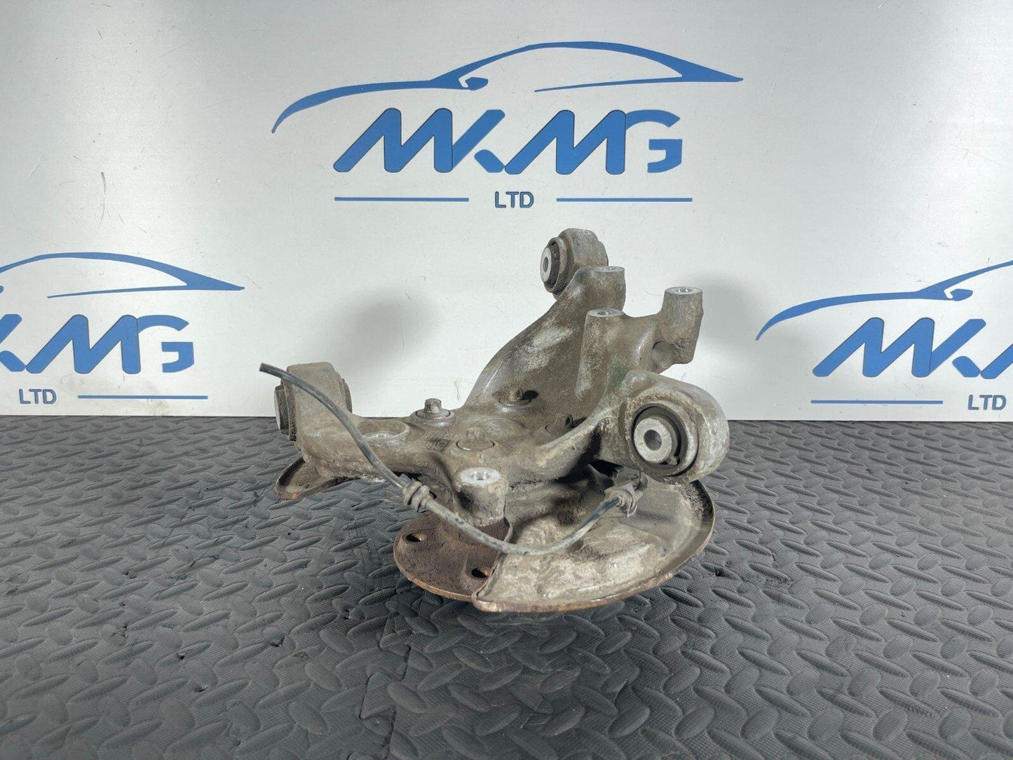 12-18 MERCEDES A B CLA W176 W246 C117 REAR RIGHT DRIVER SIDE WHEEL HUB 2460406