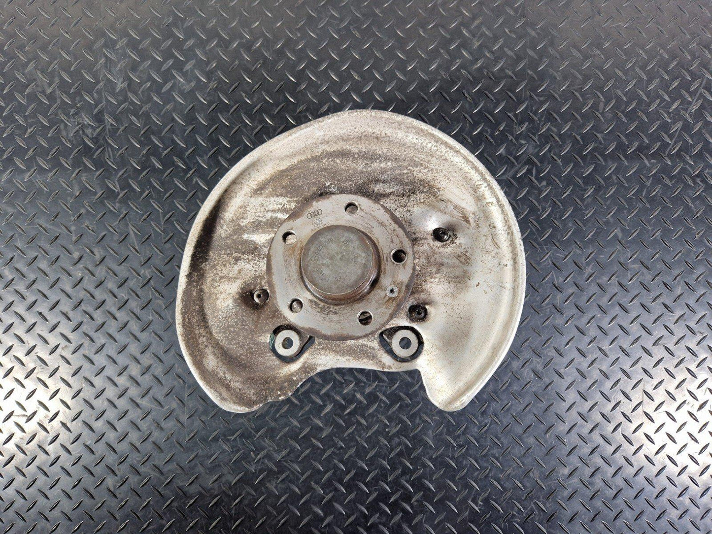 16-19 AUDI A4 B9 O/S/R REAR RIGHT WHEEL HUB & BEARING 8W0505436T 8K0501611D