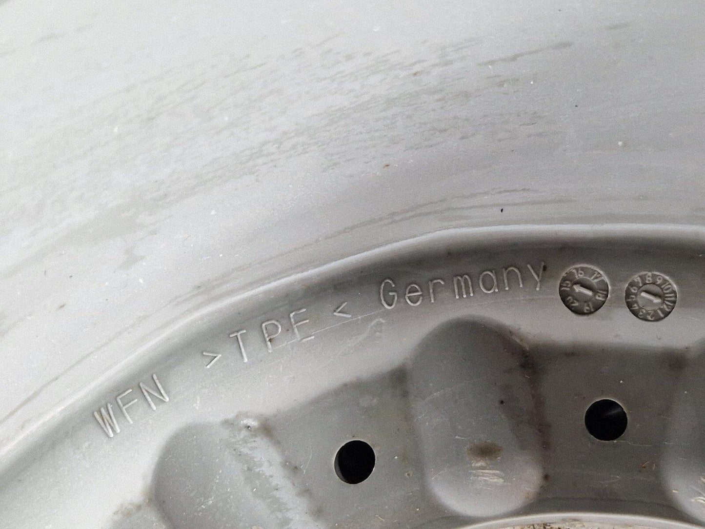 15-18 AUDI A7 4G REAR LEFT SPRING RUBBER COVER GUARD 8R0511539C