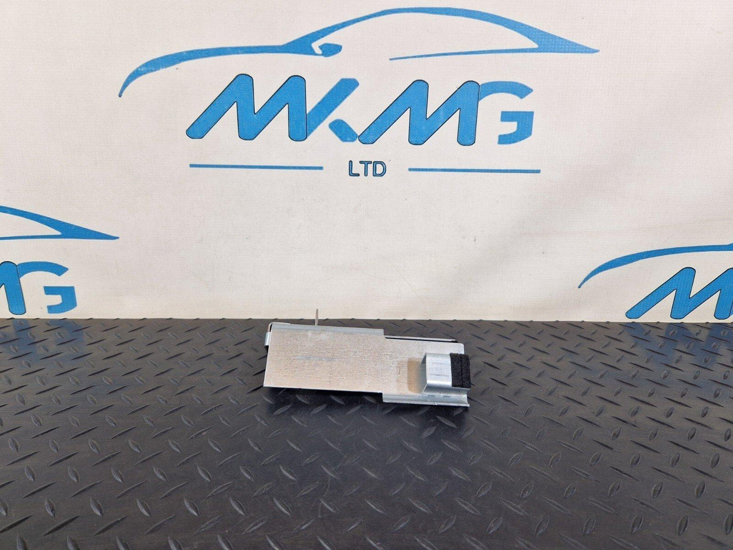 10-15 AUDI Q7 4L GENUINE OEM BATTERY HOLDER 7L0801387D