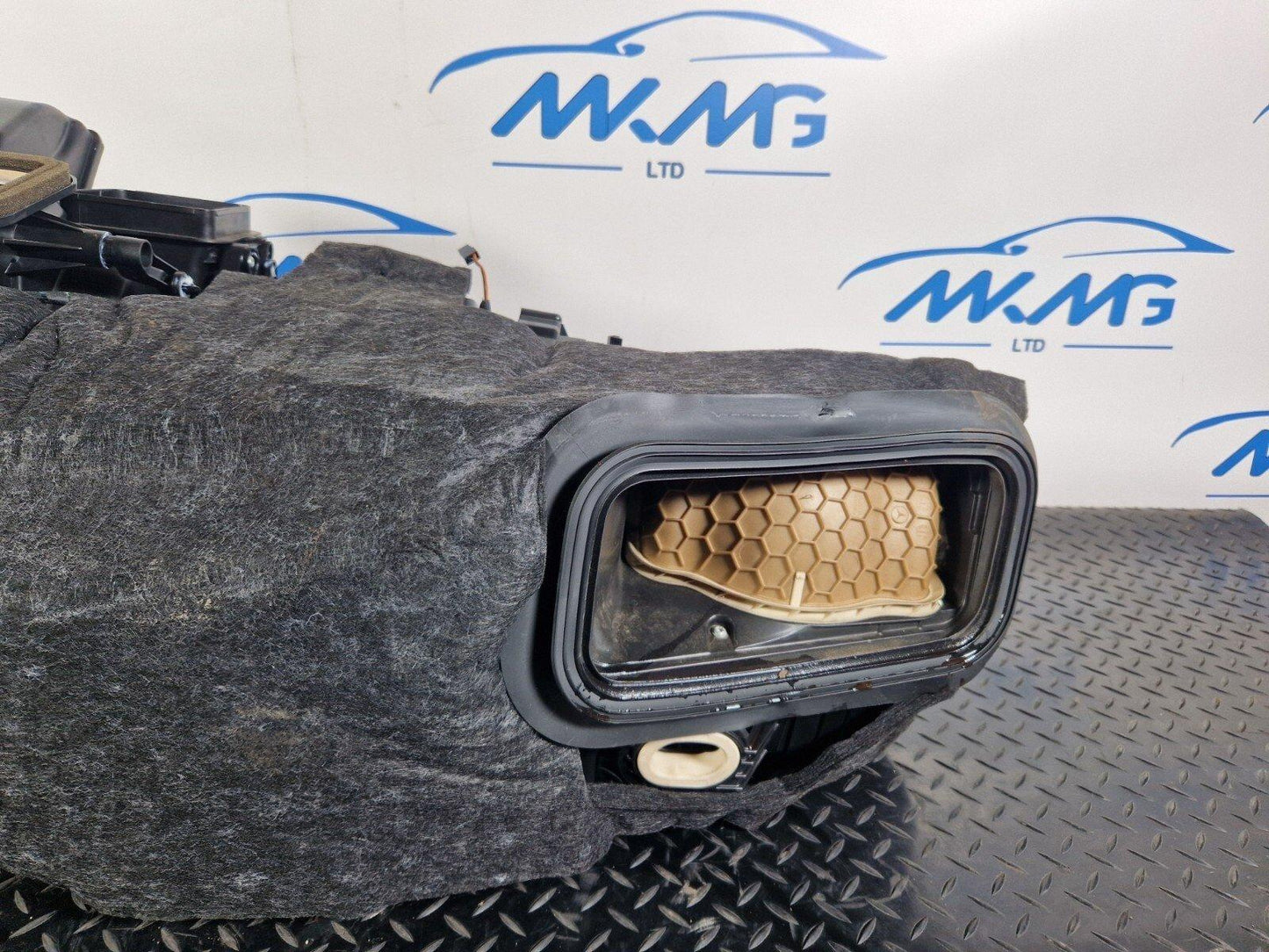 14-21 MERCEDES BENZ C300h W205 GENUINE HEATER MATRIX/RADIATOR/CORE A2058306304